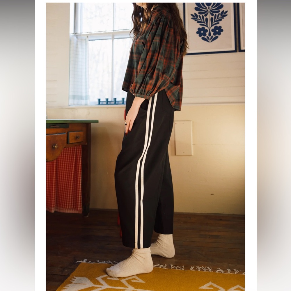 TRADLANDS Porch balloon tencel track pants natural stripe